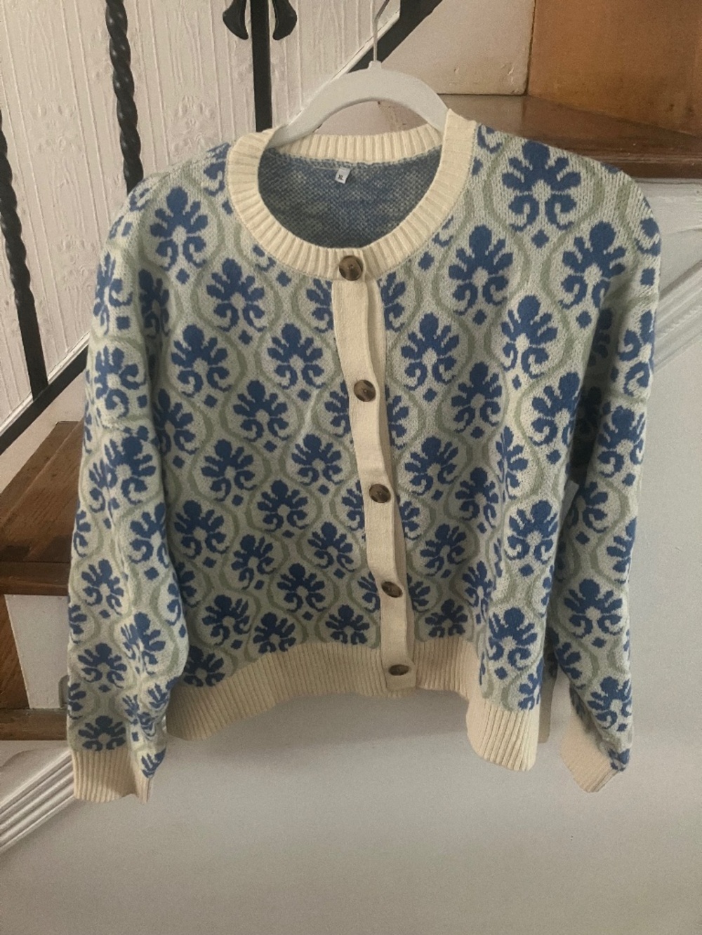 Women’s size XL Long Sleeve Button Down Knit Cardigan Sweater Floral Boho Print